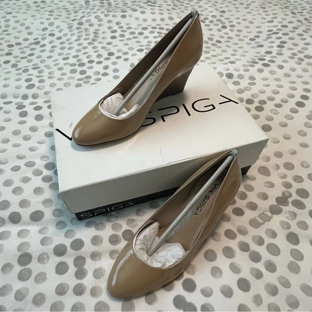 NWT Via Spiga Pamina Nude/Tan Patent Leather Heeled Shoes Size 6